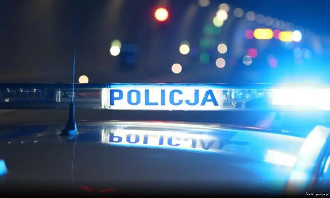 Policjanci z Warszawy wspierają osoby bezdomne w czasie mrozów