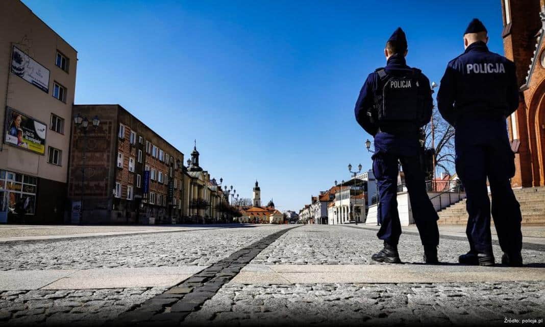 Policjanci z Warszawy Włochy uratowali życie mężczyźnie